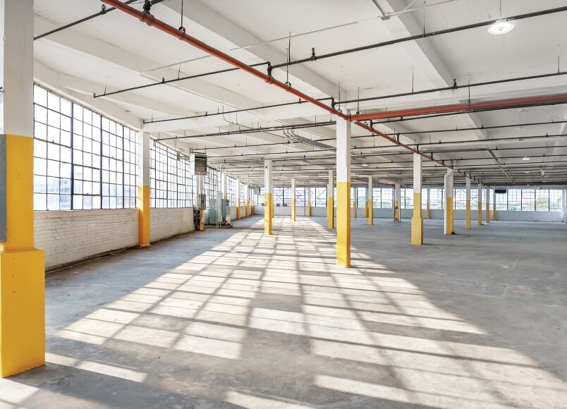 58-30 Grand Ave, Maspeth, NY à louer - Photo du bâtiment - Image 2 de 19