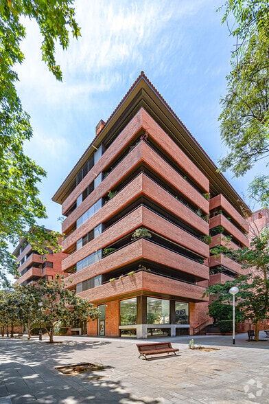 Multifamily in Barcelona, Barcelona for sale - Primary Photo - Image 1 of 2