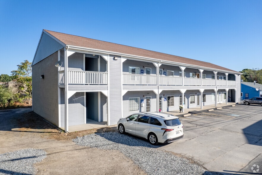 5835 Post Rd, East Greenwich, RI for lease - Building Photo - Image 3 of 11