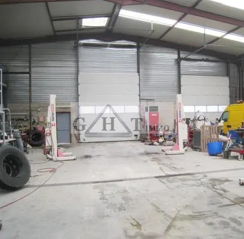 Flex in Drancy for lease - Interior Photo - Image 2 of 2