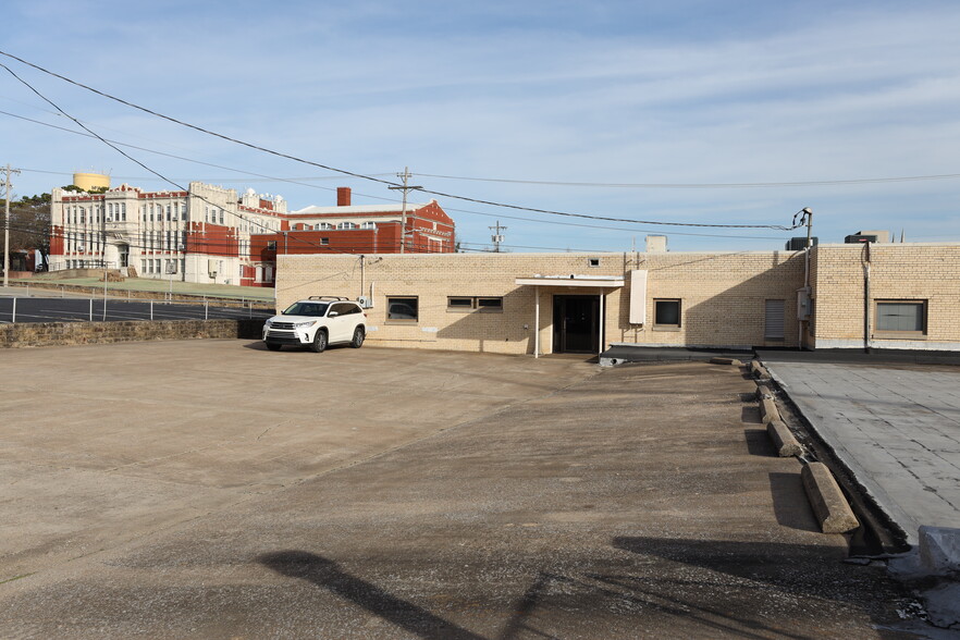 301 N 2nd St, Mcalester, OK for lease - Building Photo - Image 2 of 4