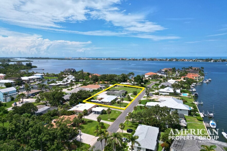 Residential Assemblage Near Siesta Key portefeuille de 3 propriétés à vendre sur LoopNet.ca - Photo du bâtiment - Image 1 de 8