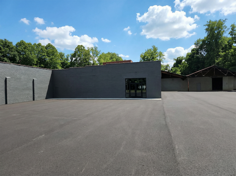 10830 Glass St, North Huntingdon, PA à louer - Photo du bâtiment - Image 2 de 12