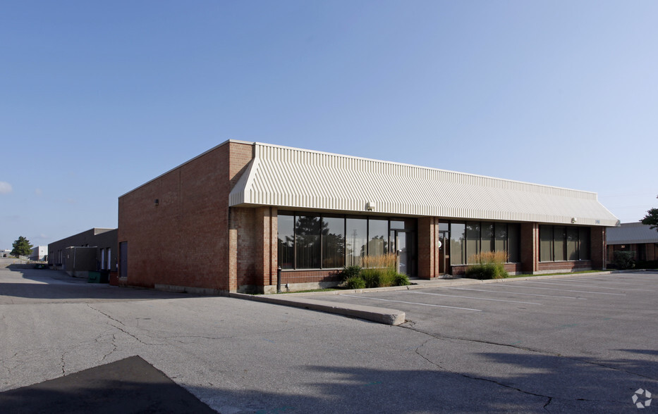 5716 Coopers Ave, Mississauga, ON for lease - Building Photo - Image 2 of 2