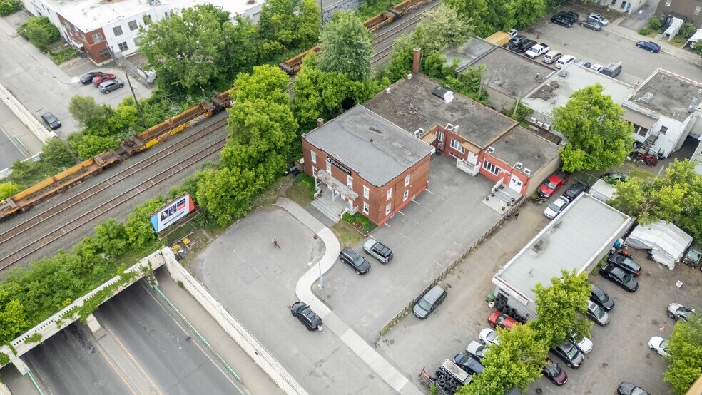 7070 Chem. de la Côte-des-Neiges, Montréal, QC à vendre - Aérien - Image 2 de 3