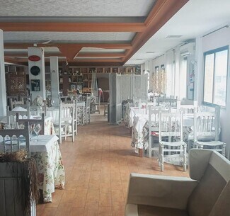 Plus de détails pour Multi-résidentiel à vendre