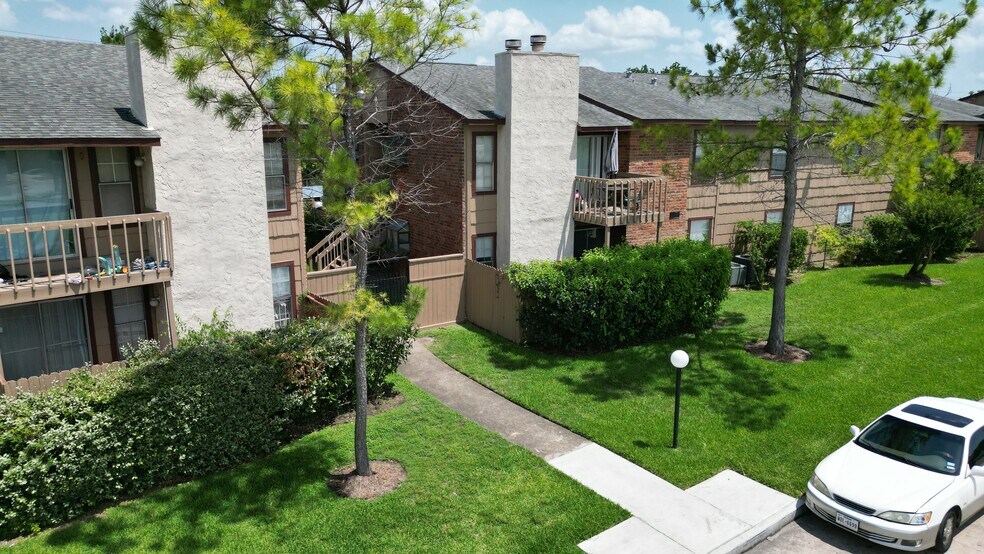 9101 Country Creek Dr, Houston, TX à vendre - Photo du bâtiment - Image 2 de 10