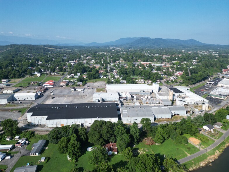 540 E Broadway, Newport, TN à louer - Photo du bâtiment - Image 3 de 24