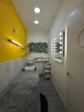 Retail in Madrid, Madrid for lease Interior Photo- Image 2 of 2