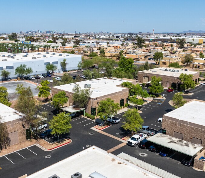 4511 E Broadway Rd, Phoenix, AZ à vendre - Photo du bâtiment - Image 3 de 11