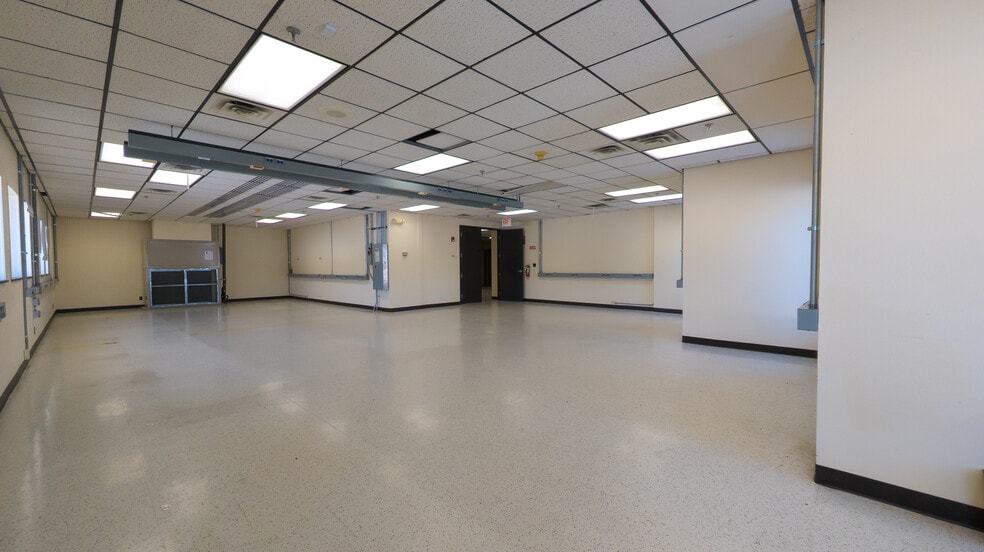 2450 Marion Rd SE, Rochester, MN à vendre - Photo intérieure - Image 3 de 46