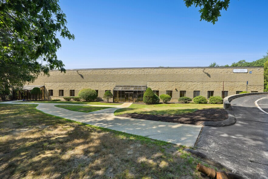 18 Esquire Rd, North Billerica, MA à louer - Photo du bâtiment - Image 1 de 14