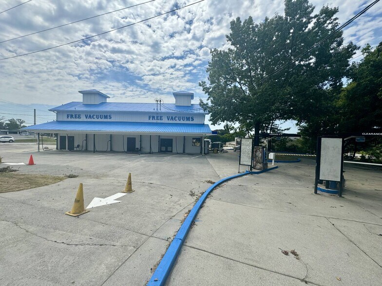 601 S Wall St, Calhoun, GA à vendre - Photo du bâtiment - Image 2 de 4