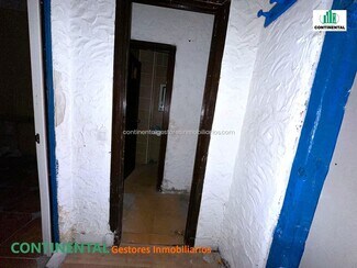 Plus de détails pour Multi-résidentiel à vendre