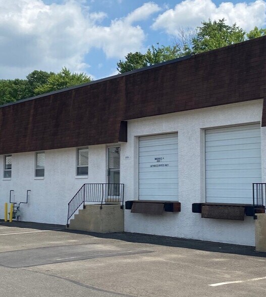 2727 Philmont Ave, Huntingdon Valley, PA à louer - Photo du bâtiment - Image 3 de 9
