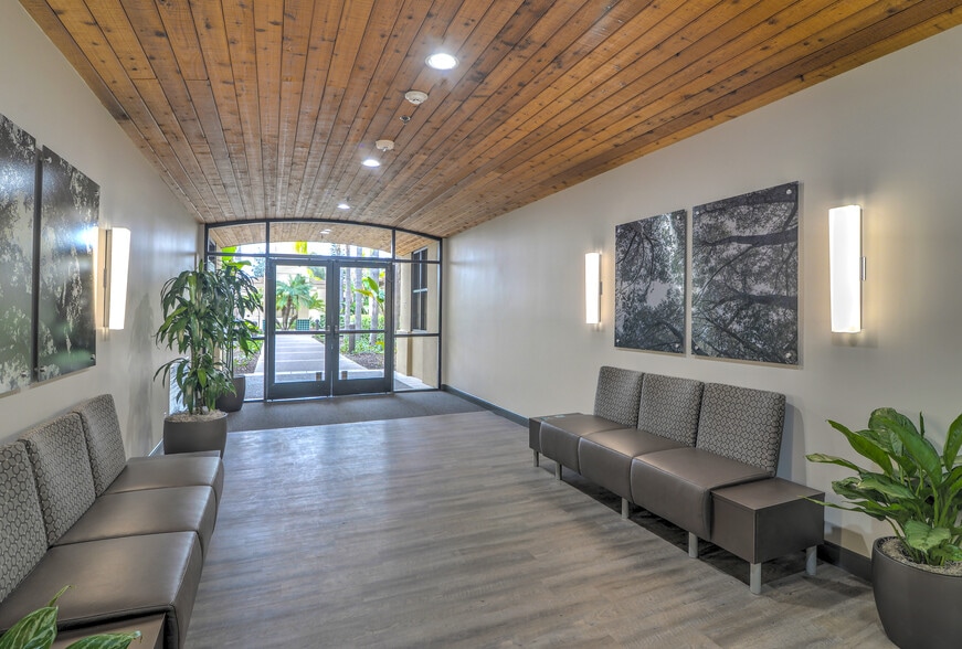 15721-15725 Pomerado Rd, Poway, CA à louer - Photo intérieure - Image 2 de 9