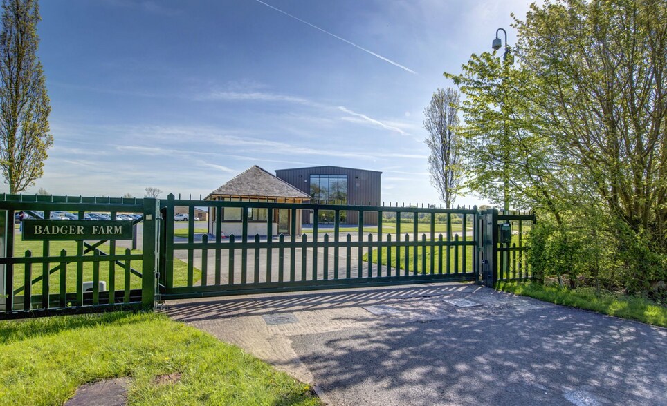Willowpit Ln, Hilton à louer - Photo du bâtiment - Image 2 de 20