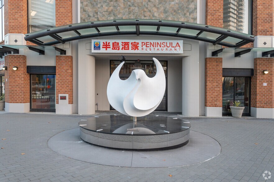 4555 Kingsway, Burnaby, BC à louer - Photo du bâtiment - Image 3 de 7