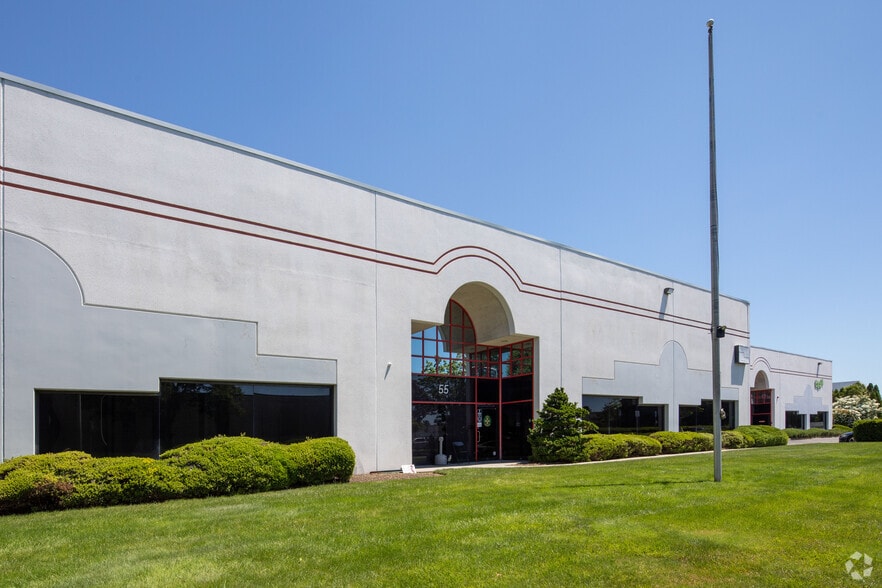 115 Bi-County Blvd, Farmingdale, NY for lease - Building Photo - Image 2 of 6