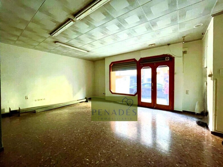 Commerce de détail dans Ontinyent, Valencia à louer - Photo du bâtiment - Image 2 de 25