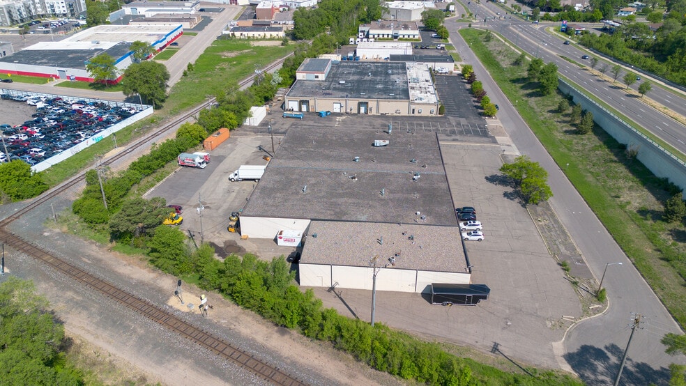 5221 Lakeland Ave N, Crystal, MN for lease - Building Photo - Image 2 of 12