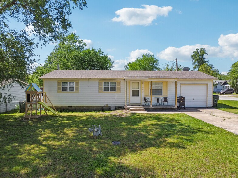 1023 W Pearl St, Collinsville, OK for sale - Primary Photo - Image 1 of 1
