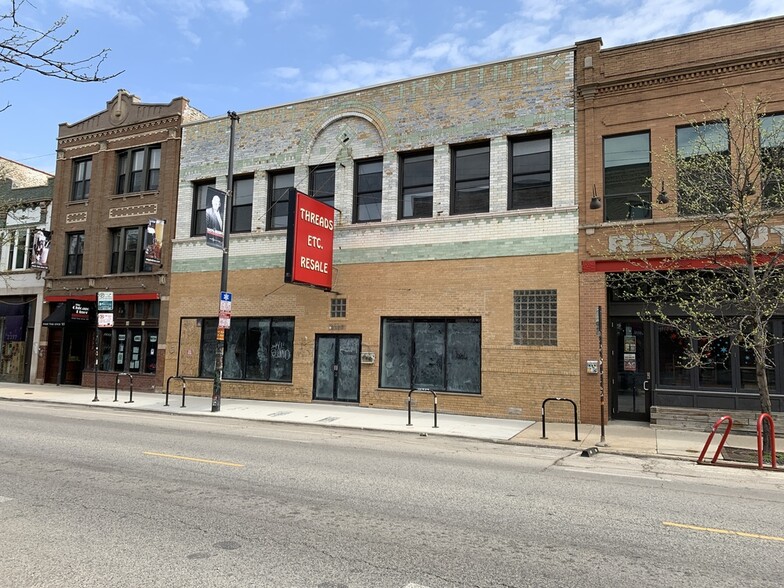 2327 N Milwaukee Ave, Chicago, IL à louer - Photo du bâtiment - Image 1 de 30