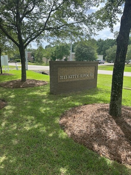 3111 Kitty Hawk Rd, Wilmington, NC for lease - Building Photo - Image 2 of 13