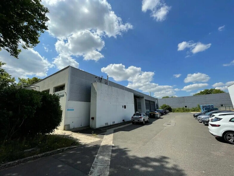 Flex in Bondoufle for lease - Building Photo - Image 2 of 11