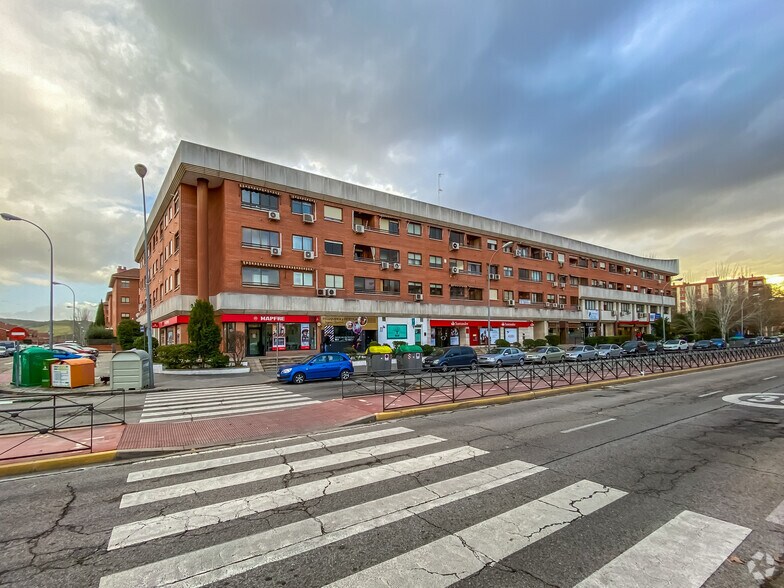 Immeuble residentiel dans Alcalá de Henares, Madrid à vendre - Photo du bâtiment - Image 2 de 4