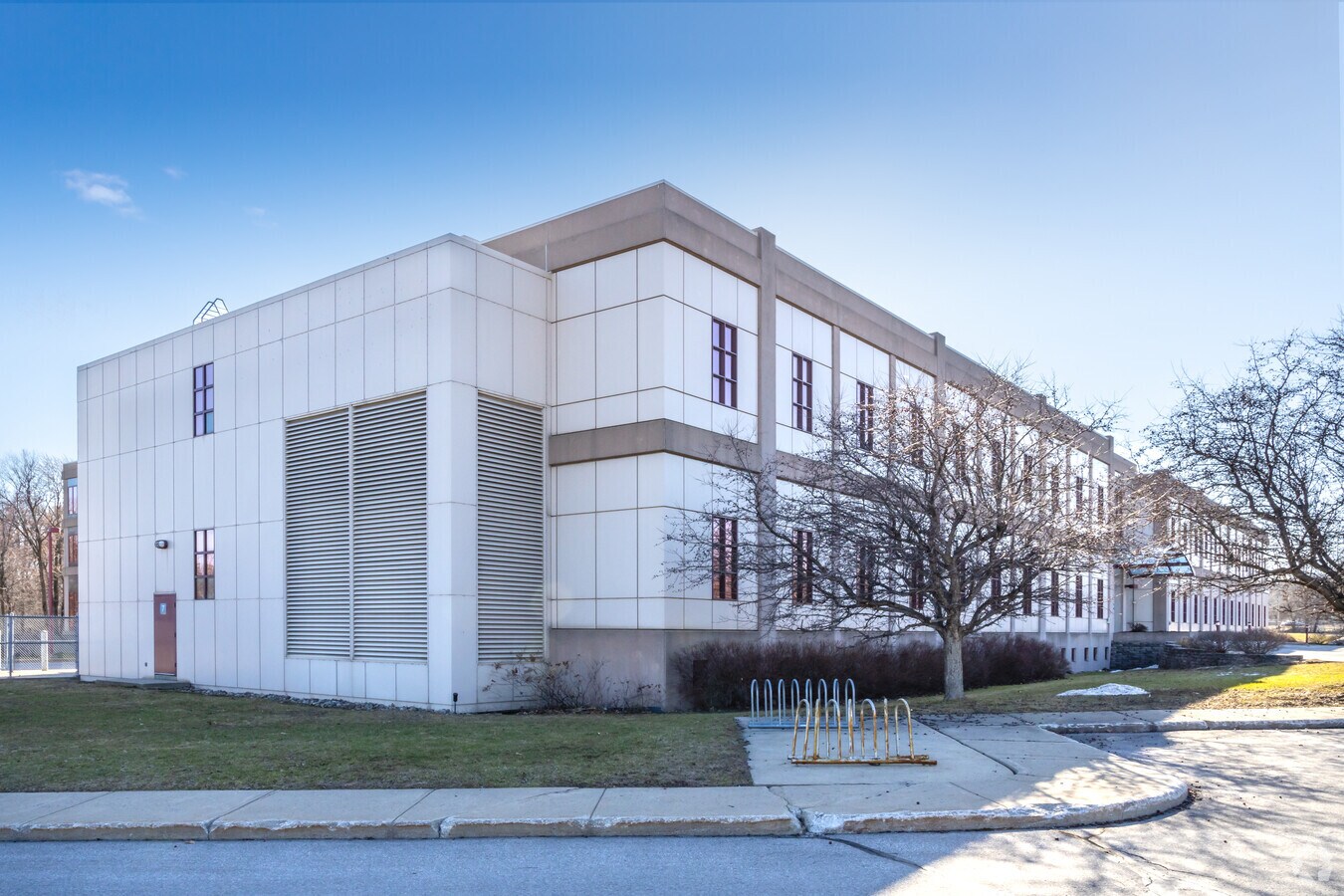 275 Boulevard Armand Frappier Laval Qc 275 Boul Armand-Frappier, Laval, QC H7V 4A7 - Office for Lease | LoopNet.ca