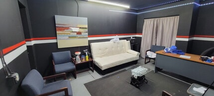 9161 131st Pl N, Largo, FL for lease Interior Photo- Image 1 of 5