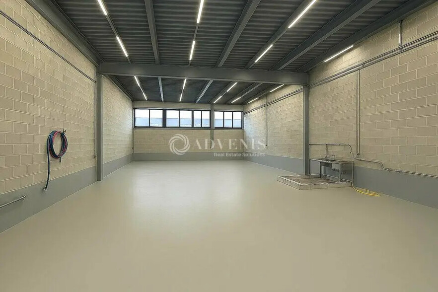Flex in Bry-sur-Marne for lease - Interior Photo - Image 3 of 7