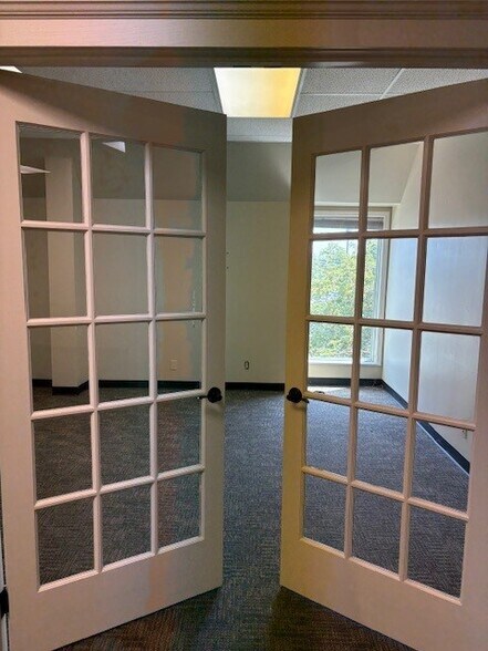 15301 W 87th Street Pky, Lenexa, KS à louer - Photo du bâtiment - Image 3 de 5