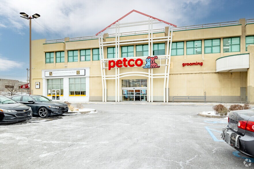 133-11 20th Ave, College Point, NY à louer - Photo du bâtiment - Image 2 de 8