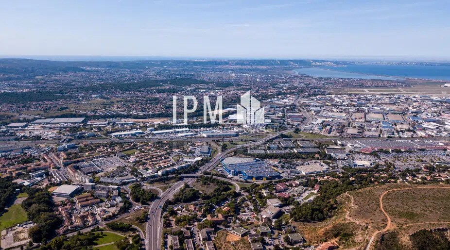 Terrain dans Saint-Mitre-les-Remparts à vendre - Aérien - Image 2 de 3