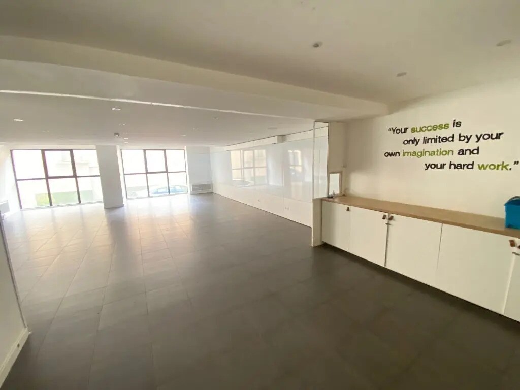  dans Lyon à vendre Photo du bâtiment- Image 1 de 1