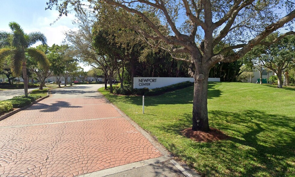 1432 E Newport Center Dr, Deerfield Beach, FL à louer - Photo du bâtiment - Image 2 de 15