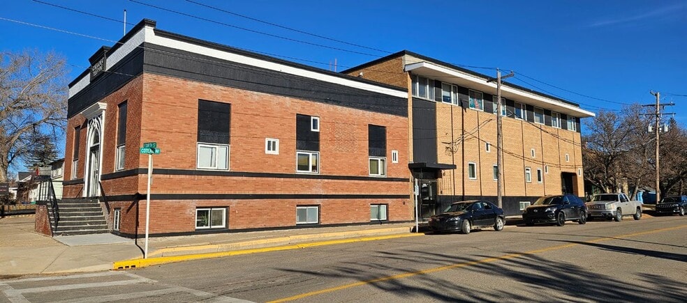 405 Coteau Av, Weyburn, SK for sale - Building Photo - Image 2 of 4