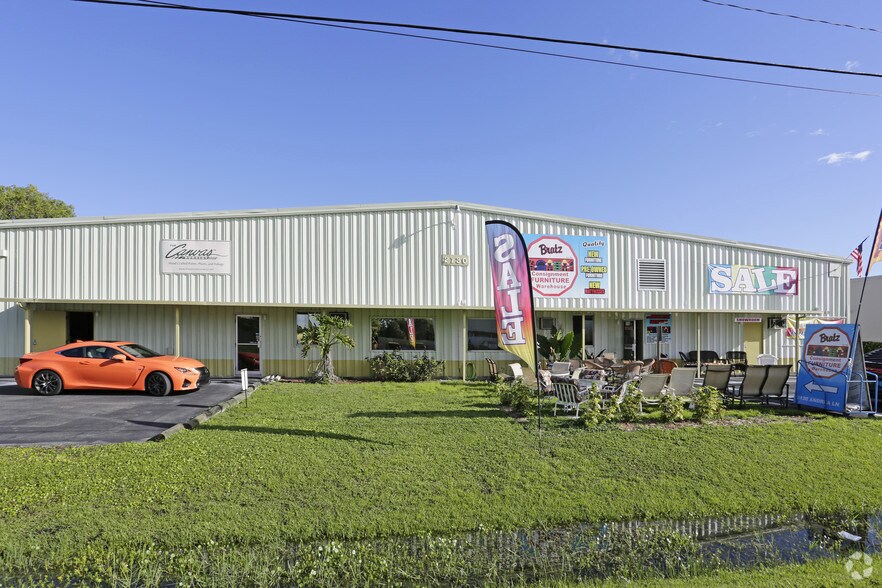 2130 Andrea Ln, Fort Myers, FL à vendre - Photo du bâtiment - Image 3 de 12