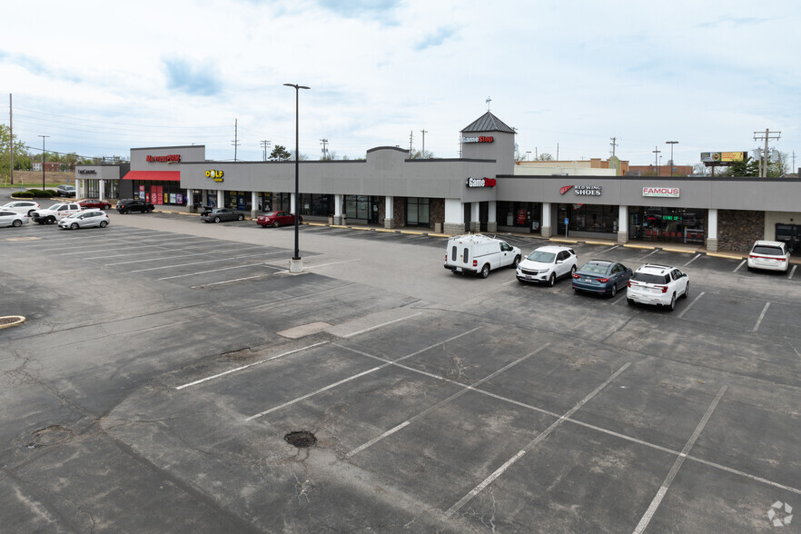 122-144 S County Center Way, Saint Louis, MO à vendre - Photo principale - Image 1 de 1