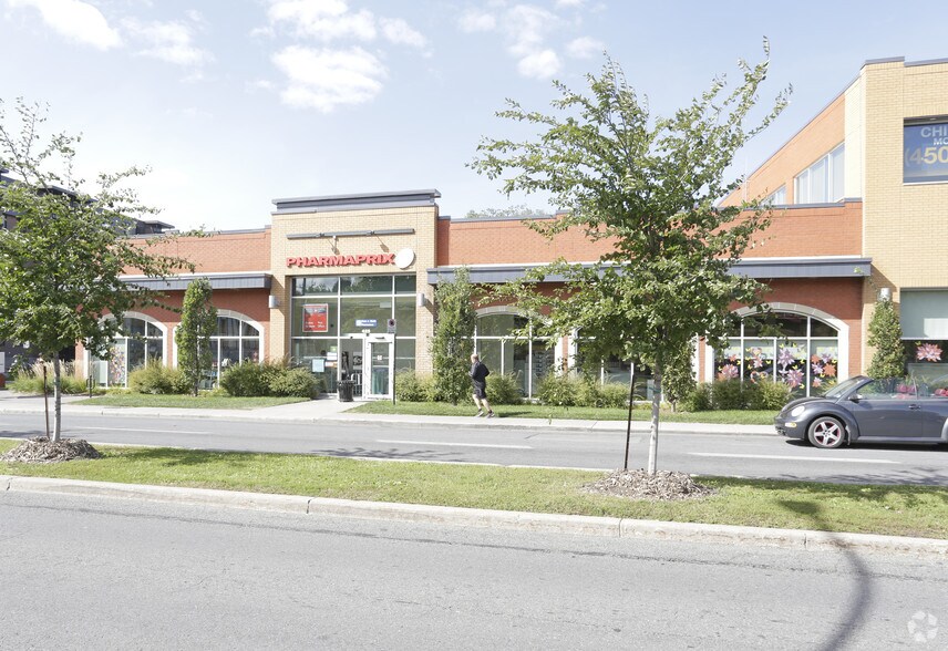 395-425 Rue Saint-Charles O, Longueuil, QC for lease - Building Photo - Image 3 of 10