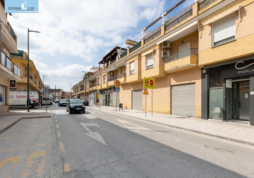 Avenida Agustina de Aragón, 5, Churriana de la Vega, Granada à vendre - Photo du bâtiment - Image 2 de 16