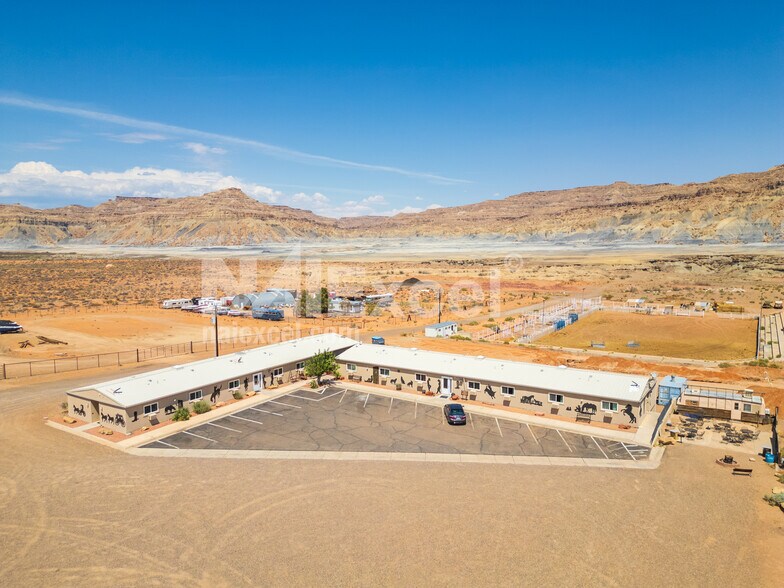 605 S Independence Dr, Big Water, UT à vendre - Photo du bâtiment - Image 1 de 4