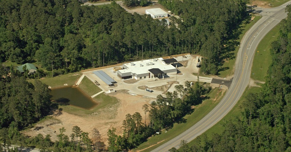 1246 N FM 3083 W, Conroe, TX à louer - Photo du bâtiment - Image 3 de 23