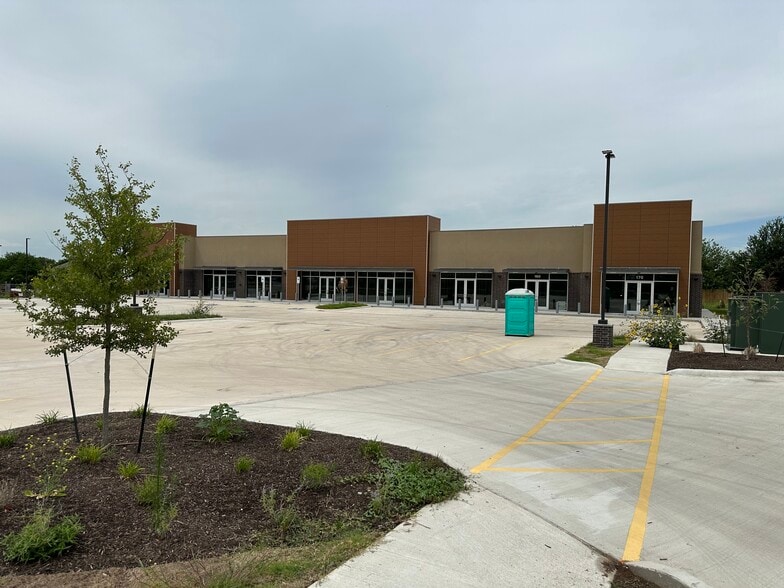 1050 Bunton Creek Rd, Kyle, TX for lease - Building Photo - Image 3 of 9