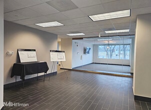 601 Oakmont Ln, Westmont, IL à louer Photo intérieure- Image 2 de 8