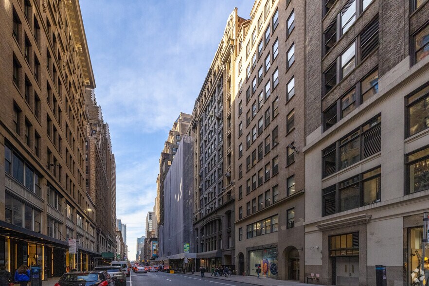 241 W 37th St, New York, NY à louer - Photo du bâtiment - Image 1 de 14