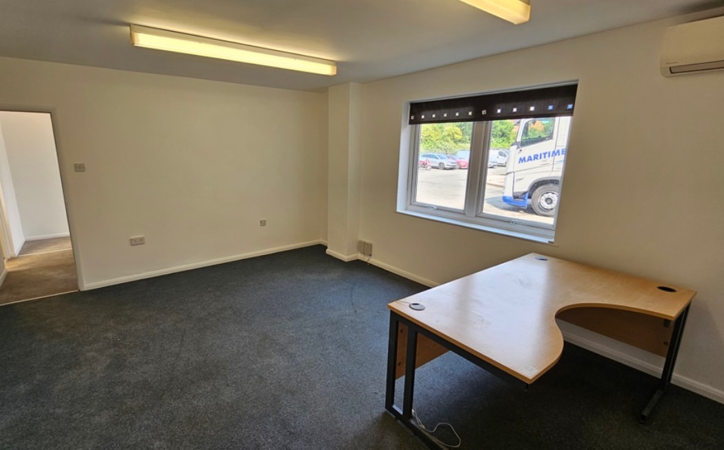 Station Dr, Tewkesbury for lease Interior Photo- Image 1 of 3