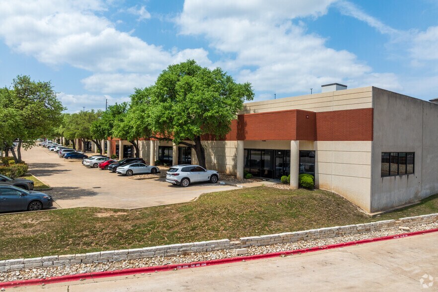 2600 McHale Ct, Austin, TX à louer - Photo du bâtiment - Image 2 de 7